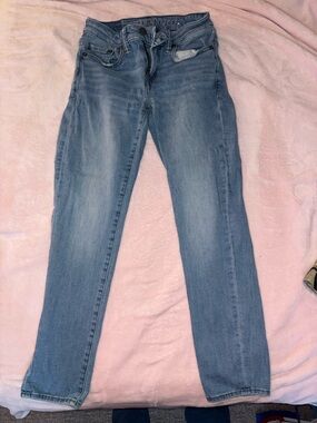 American Eagle Outfitters Faded Light Blue Women’s Airflex + jeans